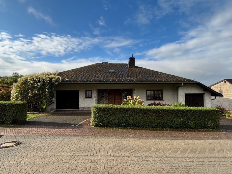 Walmdach Villa Einfamilienhaus Hohenahr / Hohensolms