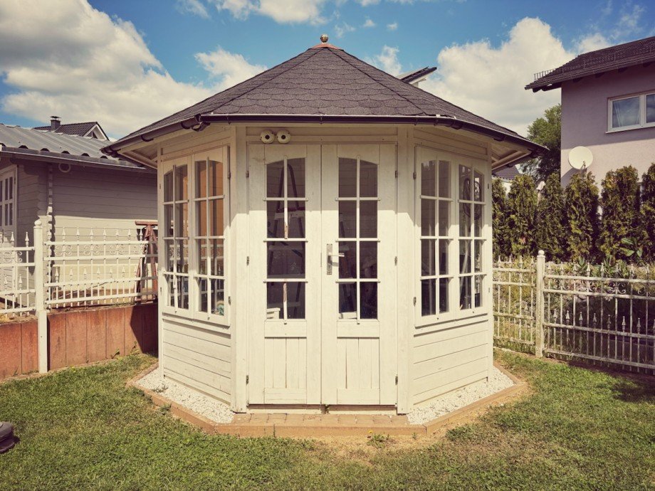Selbst der Pavillon im Landhausstil bildet eine Harmonie Einfamilienhaus Sinn / Fleisbach