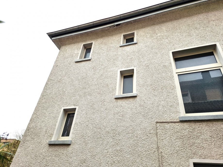 Zeitgem��e Fassadengestaltung durch gelungene Fensterausschnitte Villa Gie�en
