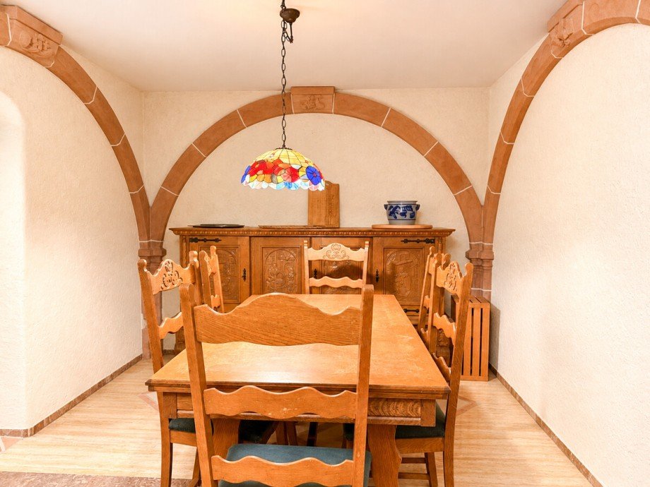 Das Ritterzimmer: Platz f�r Weinbar und Arbeitsbereich Einfamilienhaus Braunfels