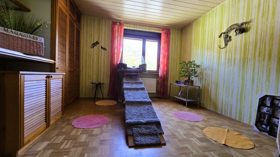 W�re auch ein perfektes Kinderzimmer. Haupthaus Obergeschoss Mehrfamilienhaus Langg�ns / Cleeberg