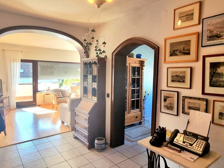 Gro�z�gige Diele im Erdgeschoss Einfamilienhaus Gr�venwiesbach