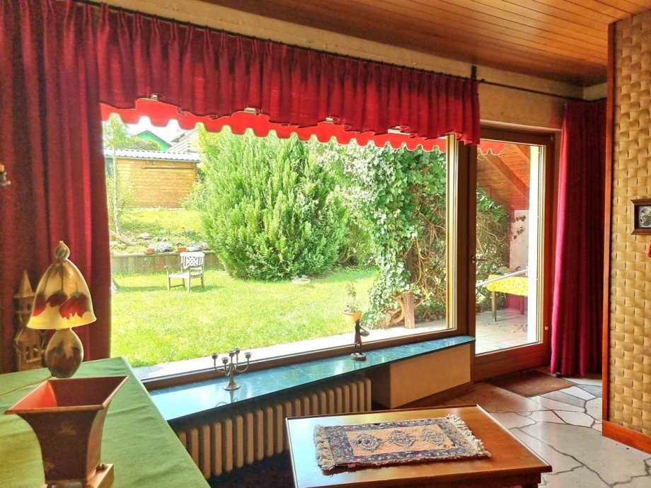 Gartenzimmer bietet durch die gro�en Fenster flie�enden �bergang nach drau�en Einfamilienhaus Solms / Burgsolms