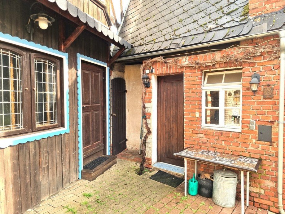 Zugang zu Backhaus und Scheune Haus A�lar