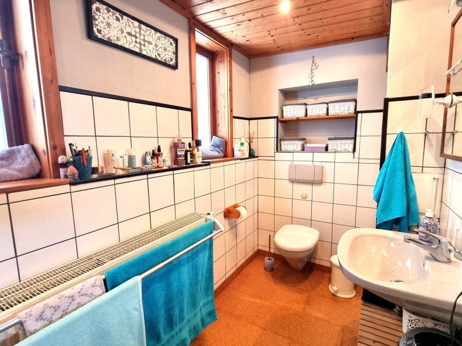 Ger�umiges Badezimmer EG Haus A�lar