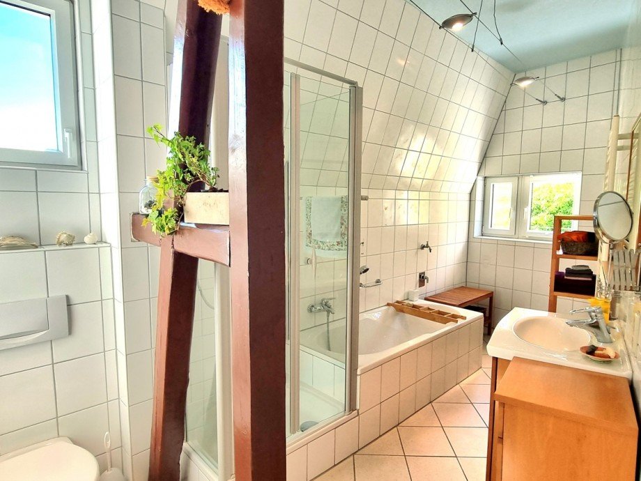 Wundersch�nes und helles Badezimmer im Obergeschoss Doppelhaush�lfte Wetzlar
