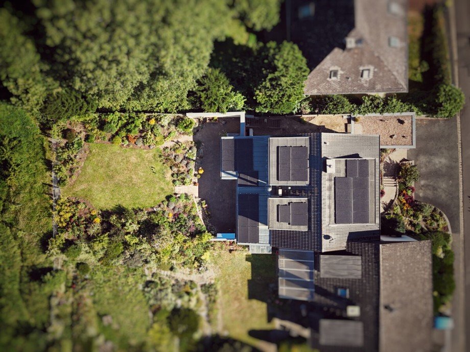 Gleich 3 Gauben, Photovoltaik und Waldrand. Full Power Einfamilienhaus Wettenberg