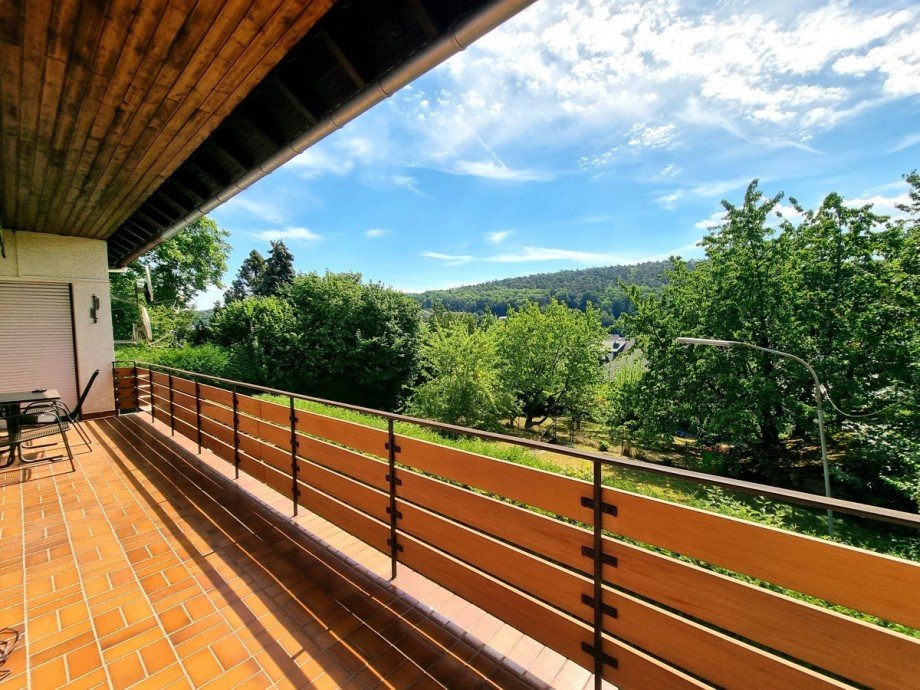 Sonne satt auf gro�em Balkon EG Zweifamilienhaus Wetzlar / Nauborn
