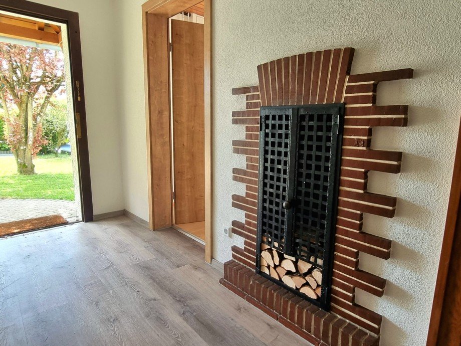 Wohliger Eingangsbereich Haus 1 Zweifamilienhaus Solms / Burgsolms