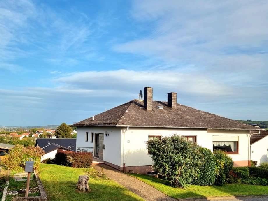 Hoch oben - sch�nste Lage in Oberbiel Einfamilienhaus Solms / Burgsolms