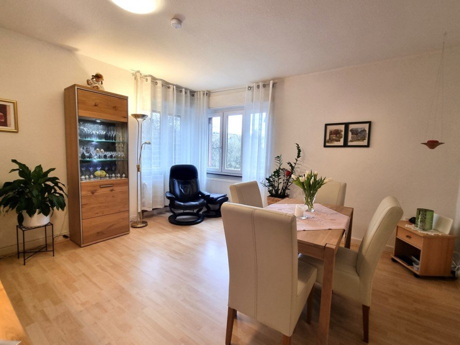 Wohnzimmer mit raffinierter Fensteraufteilung (EG) Zweifamilienhaus Wetzlar