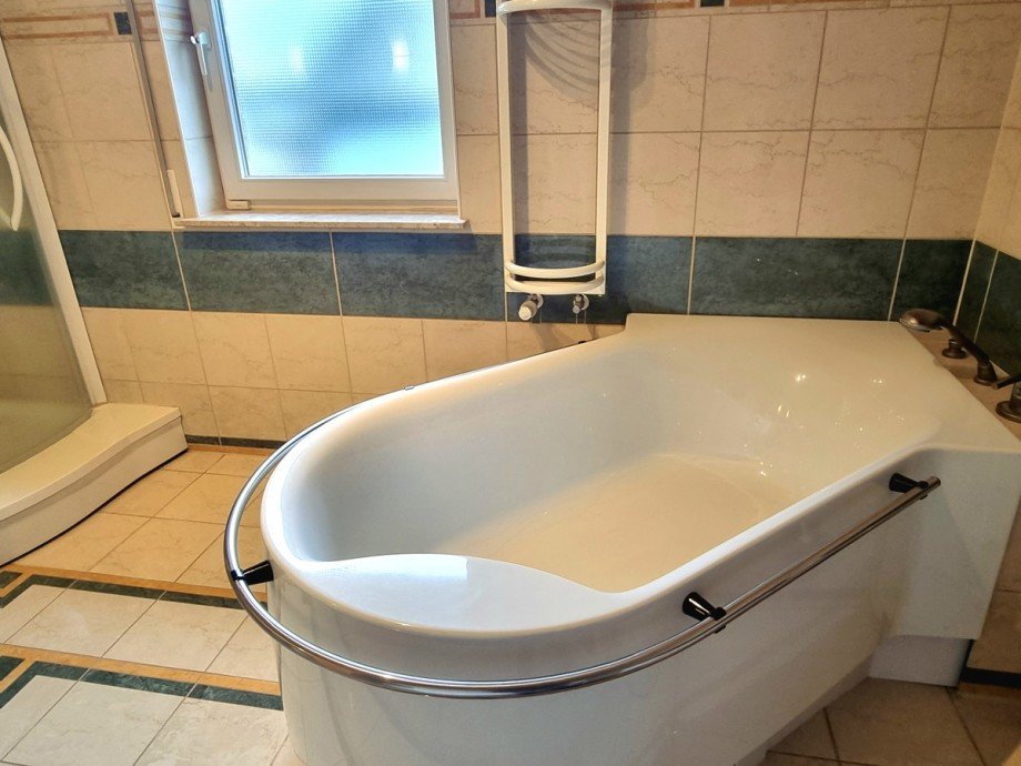 Spannendes Badezimmerkonzept im Mittelgeschoss Einfamilienhaus Sinn / Fleisbach