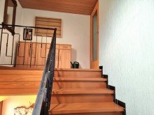 Treppenaufgang zum Dachgeschoss ***PlusPunkt*** Liebevoll gepflegtes Zweifamilienhaus mit extra R�umen + zwei Garagen. Courtagefrei