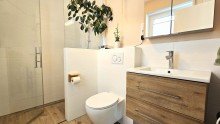 Selbst das G�ste WC hat eine Dusche ***HeimVorteil*** KfW 55 Neubau in Feldrandlage Sch�ffengrund Niederwetz. Einziehen. Fertig.