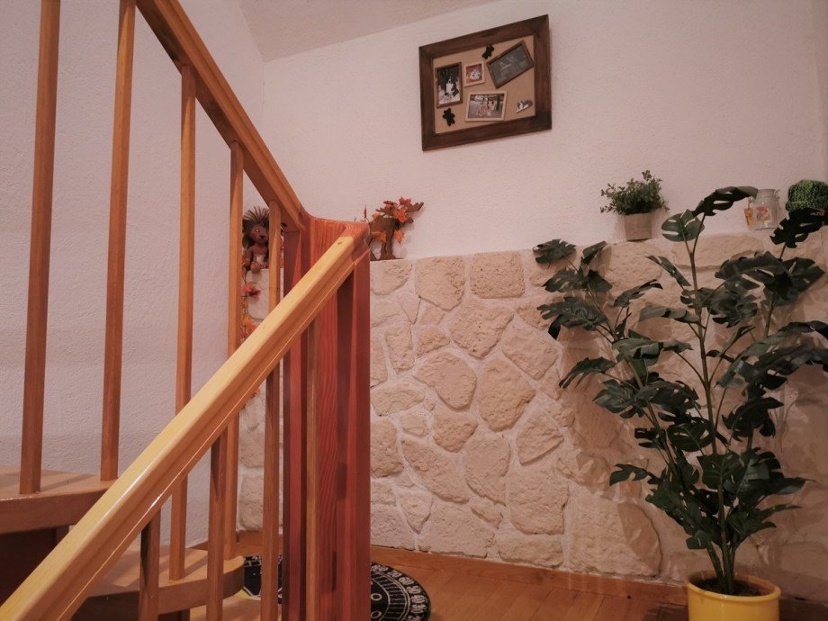 Treppenaufgang zu Home sweet Home Etagenwohnung Solms / Oberbiel