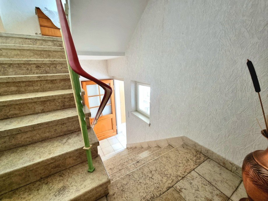 Gro�es und luftiges Treppenhaus Zweifamilienhaus Gie�en