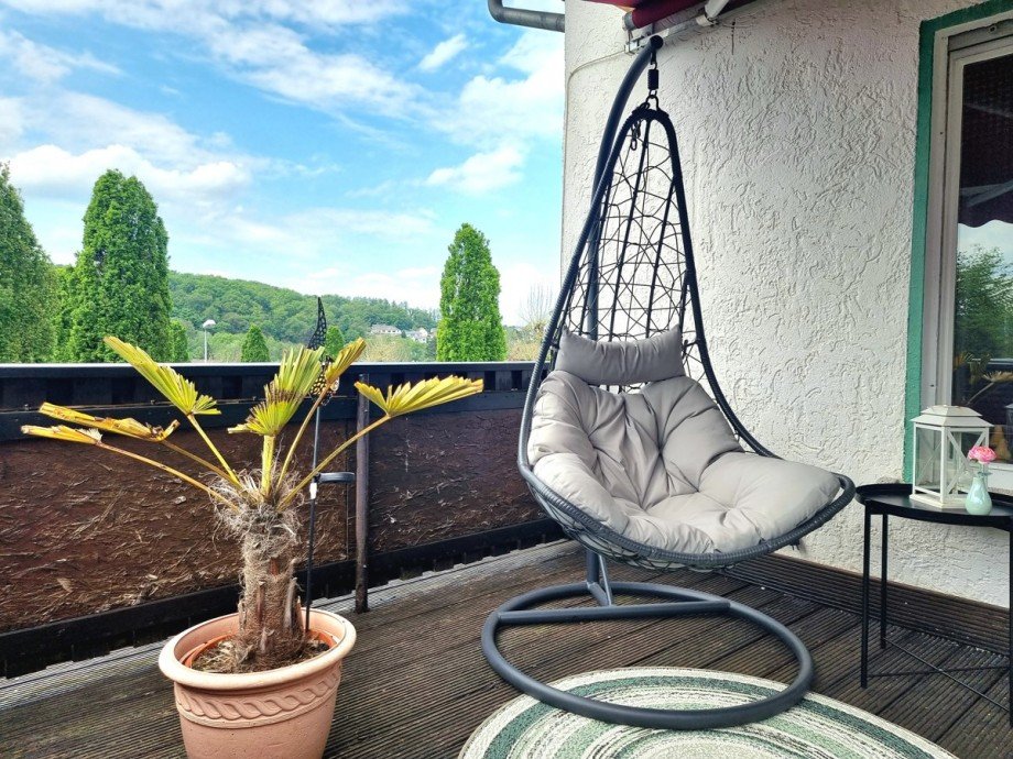 Sch�ner schaukeln auf der gro�en Terrasse Einfamilienhaus Solms / Oberndorf