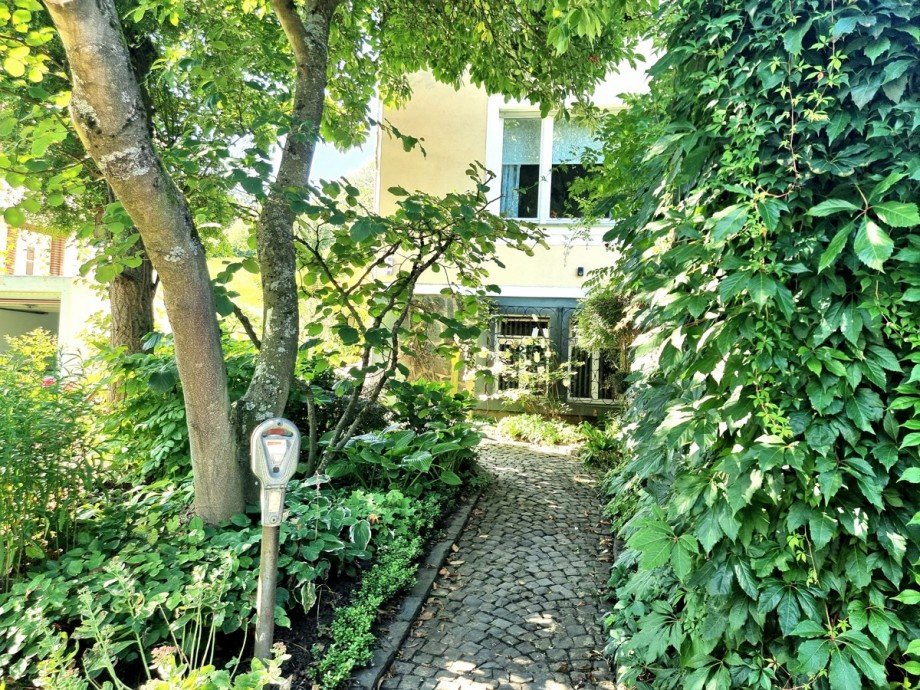 Malerischer Zugang zum Haus Doppelhaush�lfte Wetzlar