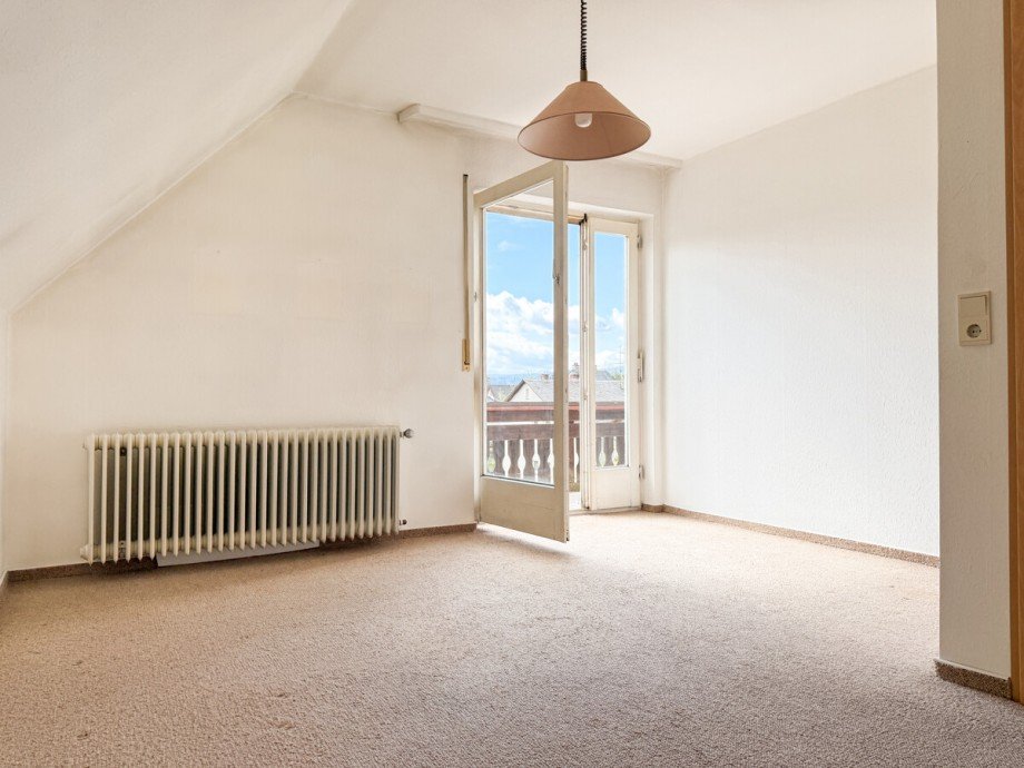 Gem�tliches Zimmer mit Zugang zum Balkon Einfamilienhaus Sinn