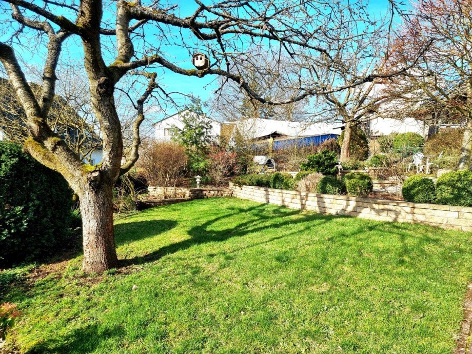 Wundersch�n angelegter Garten mit viel Platz zum Spielen, Entspannen, Genie�en Einfamilienhaus Hohenahr