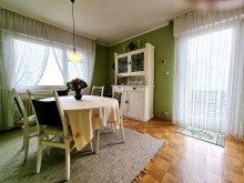 Sch�n Essen im Obergeschoss ***RuheLeben***
1- bis 2-Familienhaus in herrlich ruhiger Lage mit Garten, zwei Terrassen, Garage