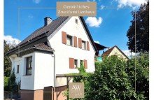 Gem�tliches Zweifamilienhaus ***Gem�tlich***
Gepflegtes Zweifamilienhaus mit kompaktem Garten, gro�er Terrasse und Balkon, Garage