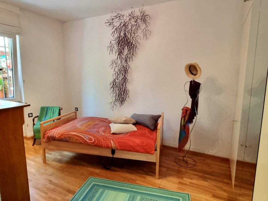 Schlafzimmer im Erdgeschoss mit deckenhohen Einbauschr�nken Doppelhaush�lfte Wetzlar