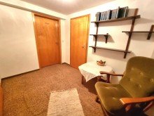 Ger�umiger Flur im Dachgeschoss ***PlusPunkt*** Liebevoll gepflegtes Zweifamilienhaus mit extra R�umen + zwei Garagen. Courtagefrei
