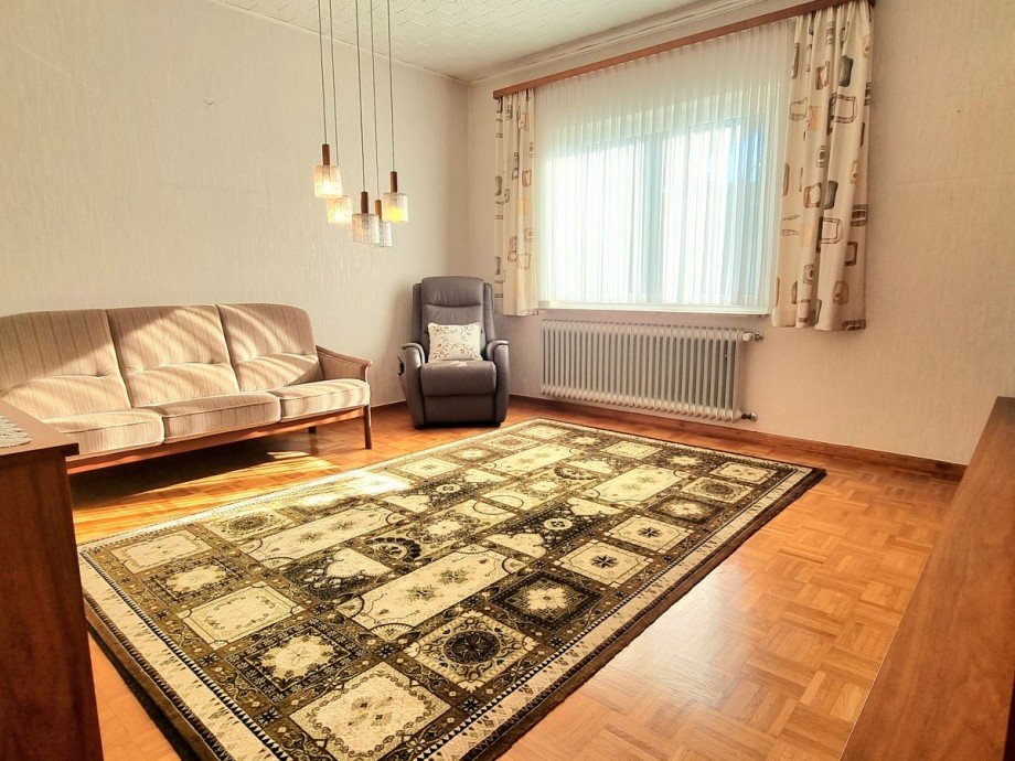 Echtholzparkett im Wohnzimmer 1. Obergeschoss Zweifamilienhaus Gie�en