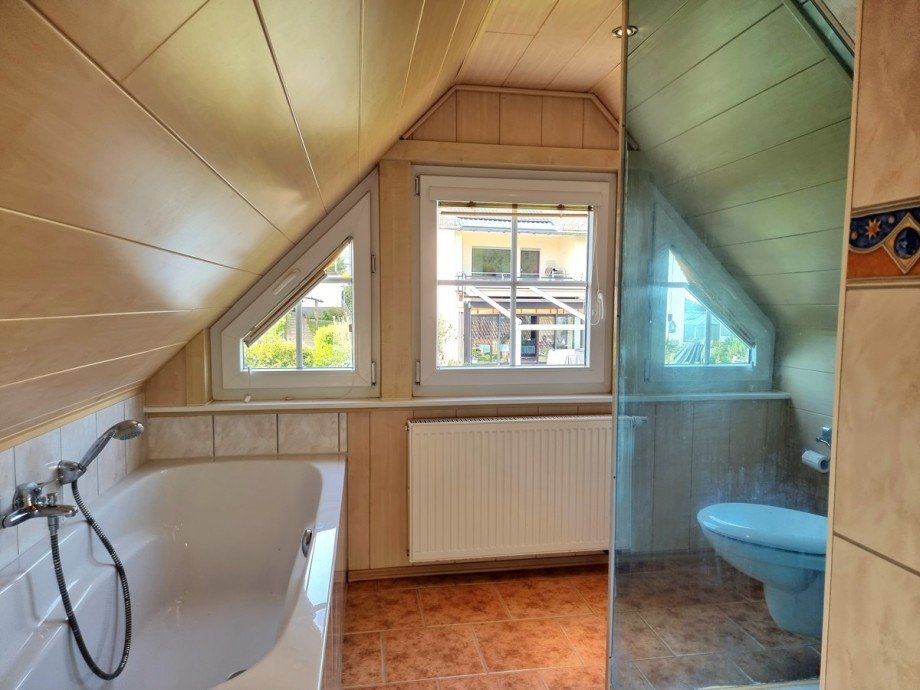 En suite Badezimmer mit jeder Menge Tageslicht Einfamilienhaus Wetzlar / Nauborn