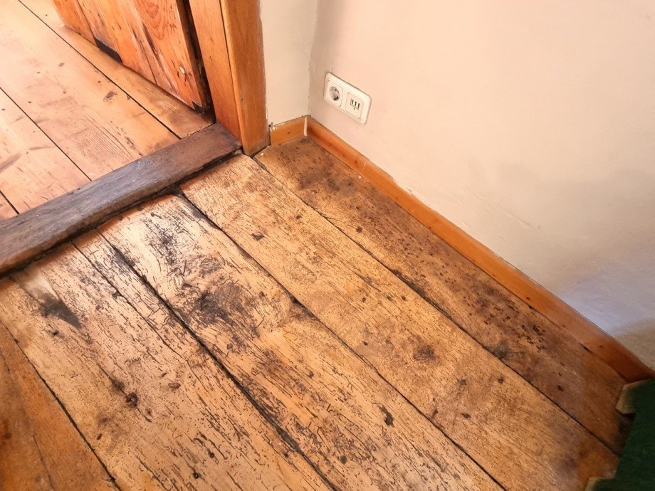 Was dieser Fussboden schon alles erlebt hat OG Haus A�lar