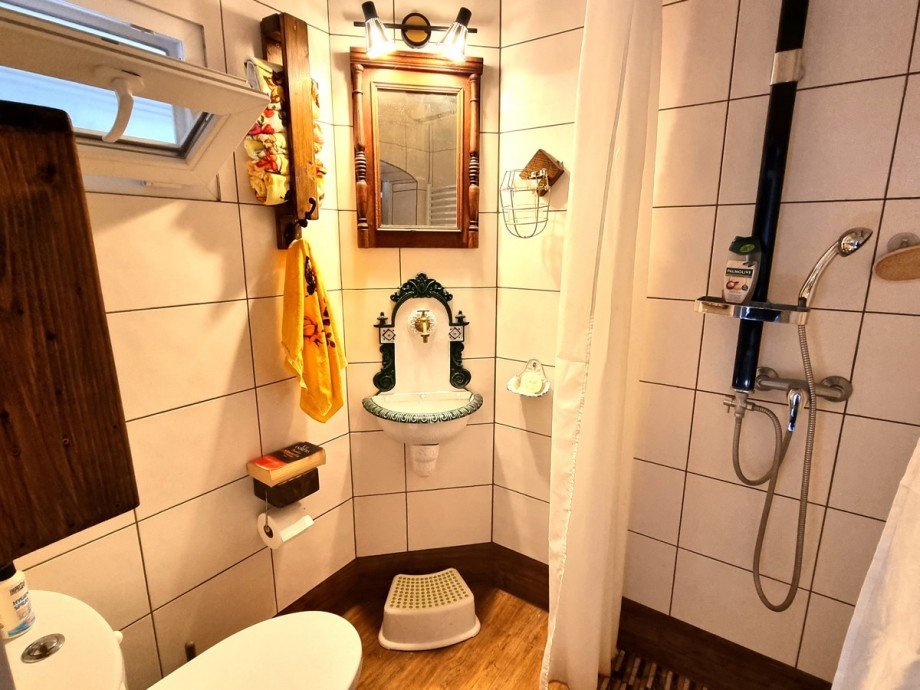 Kleines Badezimmer an Scheune angrenzend Haus A�lar