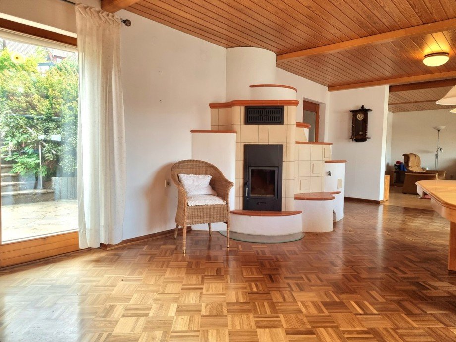 Premium Kachelofen f�r langwirkende W�rme Haus 2 Zweifamilienhaus Solms / Burgsolms