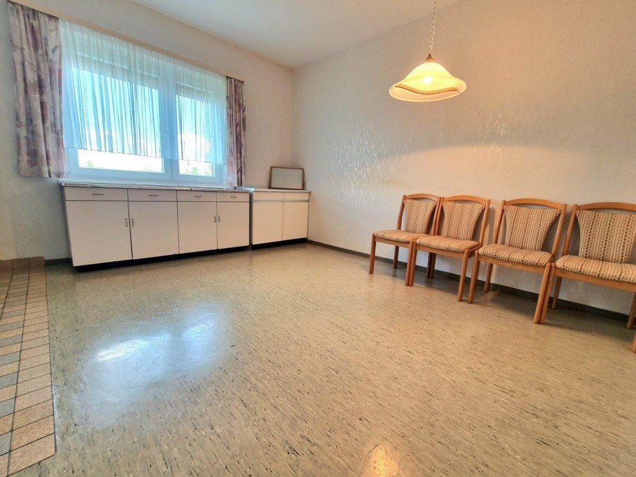 Gro�z�gige K�che im Obergeschoss Zweifamilienhaus Gie�en