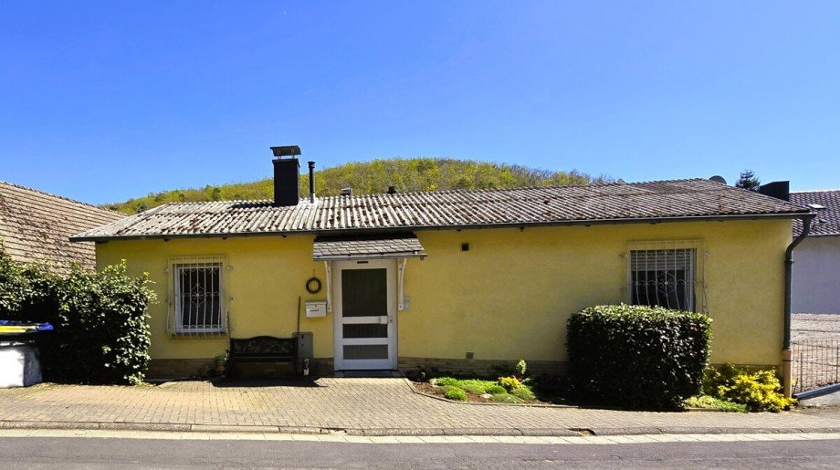 Barrierefreie inklusive Stellplatz direkt vor der T�r Mehrfamilienhaus Langg�ns / Cleeberg