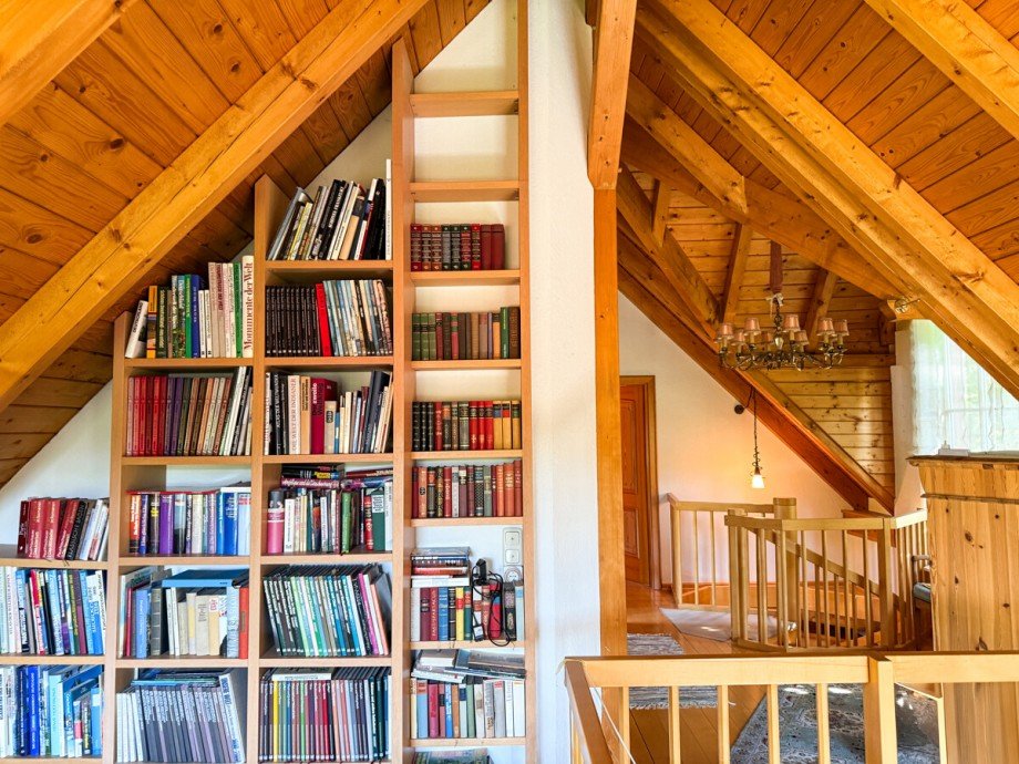 Bibliothek in der Galerie mit Weitblick unmittelbar gegen�ber Einfamilienhaus Braunfels